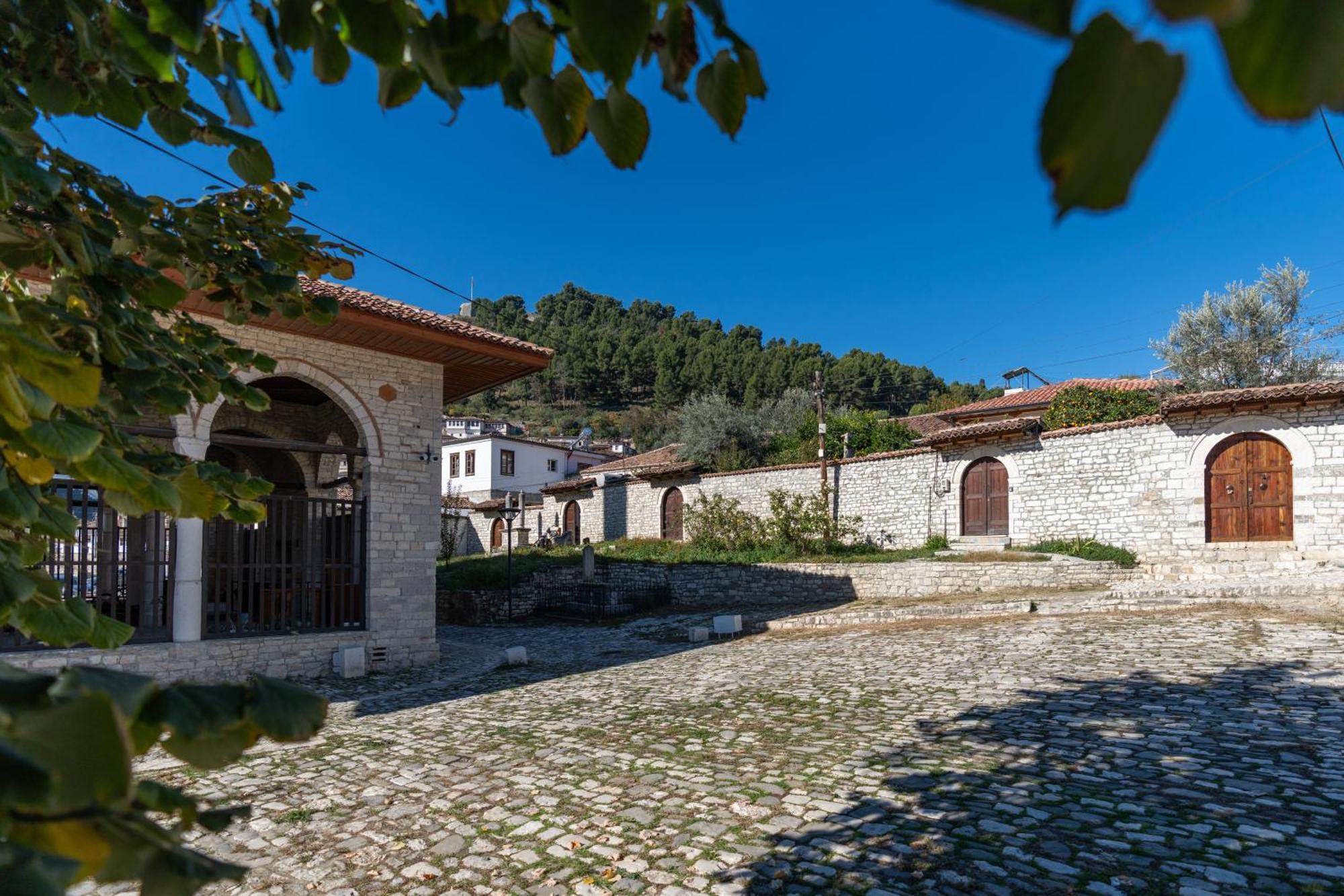 Villaer Era Berat